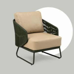 Poltrona Orvalho com estrutura de alumínio e revestida com Corda Náutica.